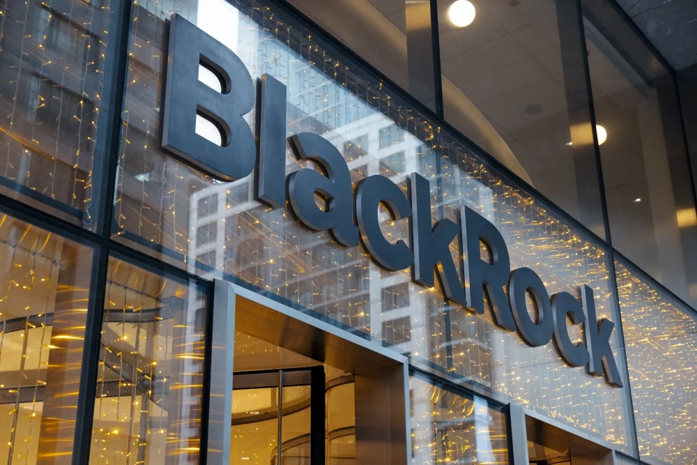 BlackRock, the world’s largest asset manager, has secured a commercial license in Abu Dhabi - Seven Luxury Real Estate